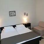 Lägenhet & Mikleus *