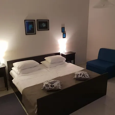 Apartment Apartments & Rooms Mikleus *
