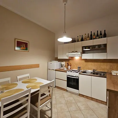 Apartments & Rooms Mikleus