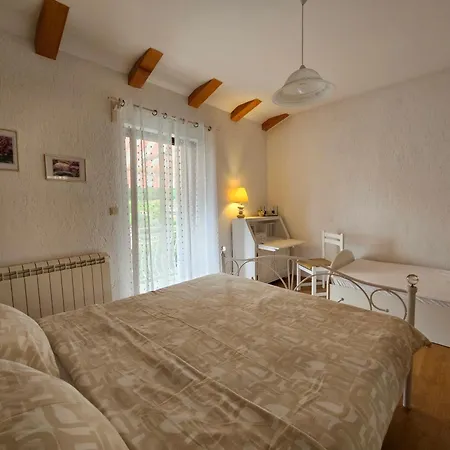 Apartment Apartments & Rooms Mikleus *