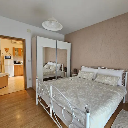 Apartment Apartments & Rooms Mikleus