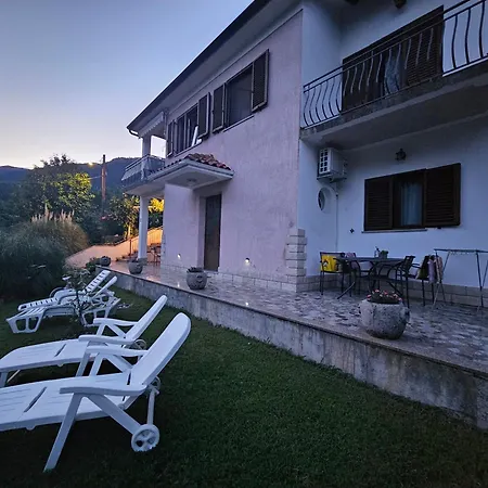 Apartments & Rooms Mikleus