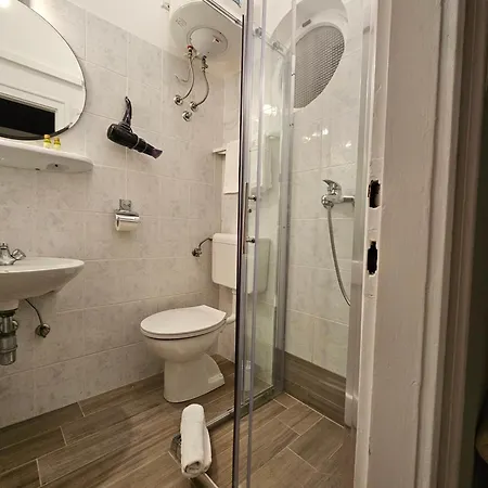 Apartment Apartments & Rooms Mikleus