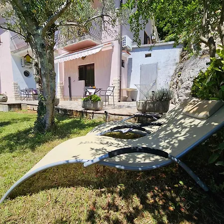 Apartments & Rooms Mikleus