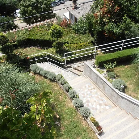 Apartment Apartments & Rooms Mikleus