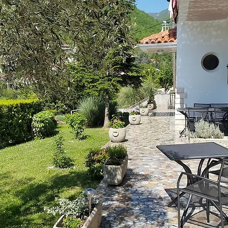 Apartment Apartments & Rooms Mikleus