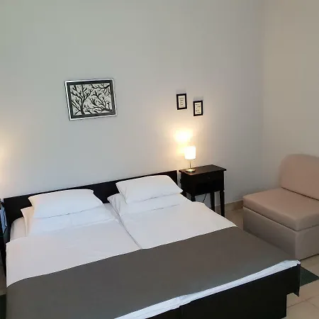 Apartament & Mikleus *
