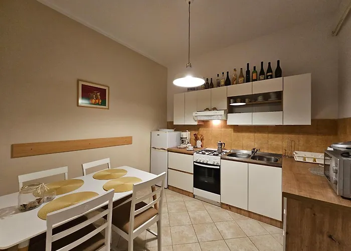 Apartments & Rooms Mikleus