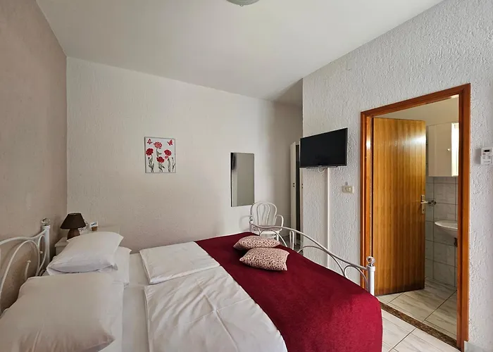Apartments & Rooms Mikleus *